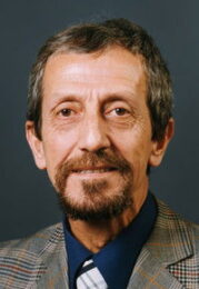 Necdet Yakın