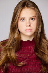 Scarlett Fernandez